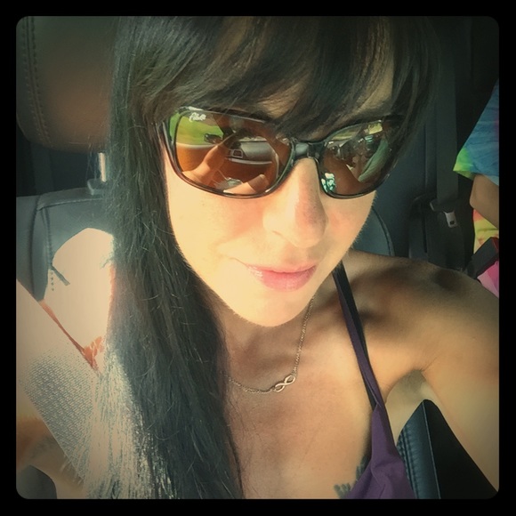 Meet your Posher, Amy - Picture 2 of 2